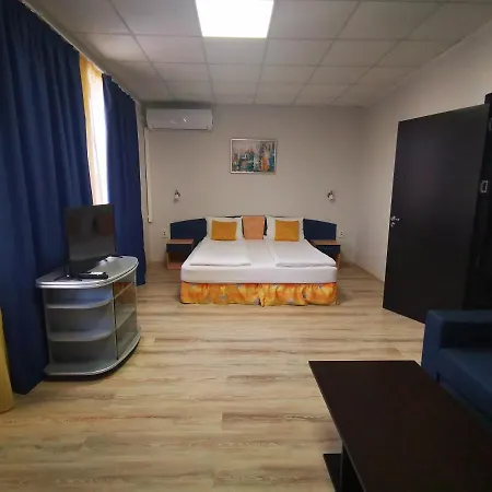 Хотел Адис Лом/Hotel Adis Лом